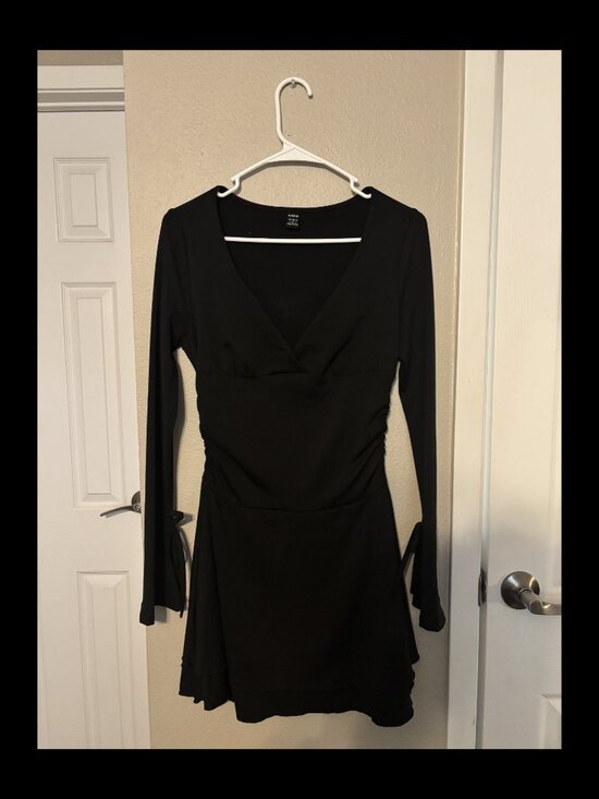 SHEIN Dresses & Skirts - Black Long Sleeve V-Neck Mini Dress – Elegant & Flowy